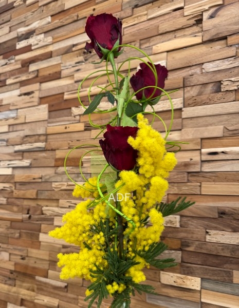Tre Rose Rosse con mimosa ADF